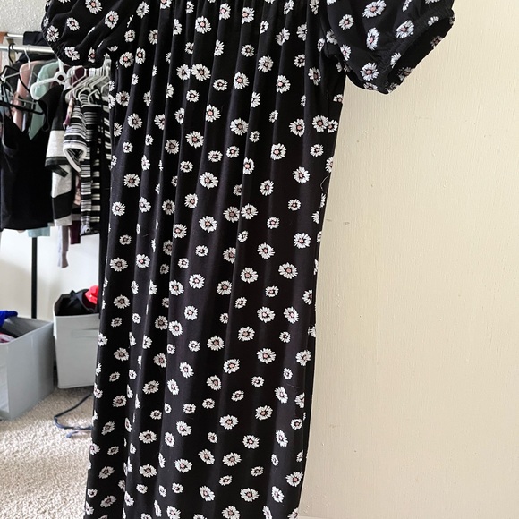 Mini dress with keyhole cutout - Picture 2 of 2